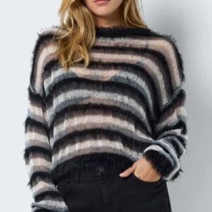 NWT: Noisy May Women’s Size S Fuzzy Striped Sweater in Black and Gray!